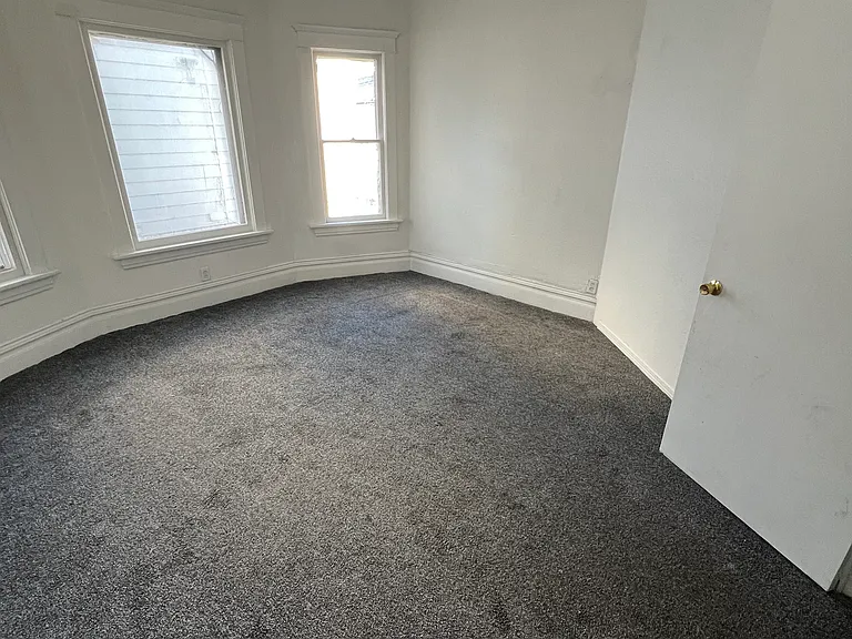 307 Locust St #1 — Photo 6