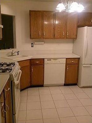 2nd image of 23 Chatham Sq #123