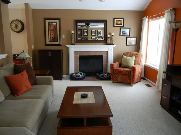 110 Wildflower Ln, Round Lake Beach, IL 60073