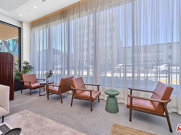 5th image of 510 S Oxford Ave #402