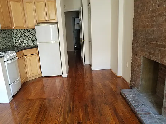 Rented by Chartwell Manhattan Realty | media 22