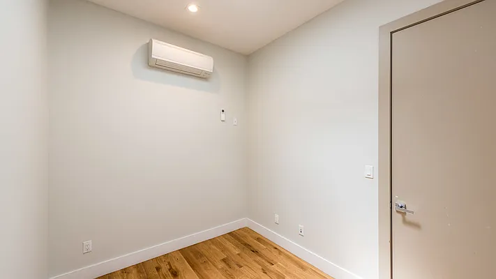 Rented by Nooklyn NYC LLC | media 13