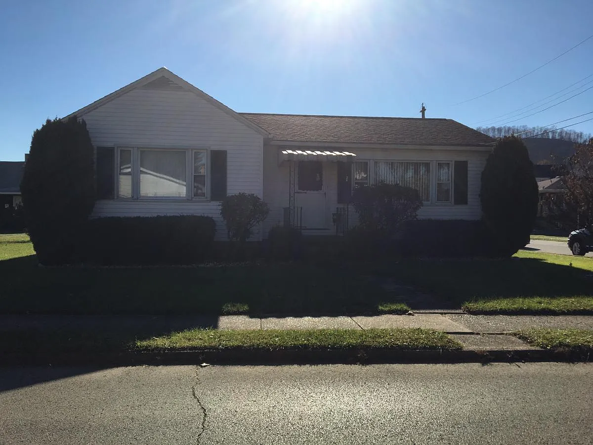 7 Sycamore Ave photo 1