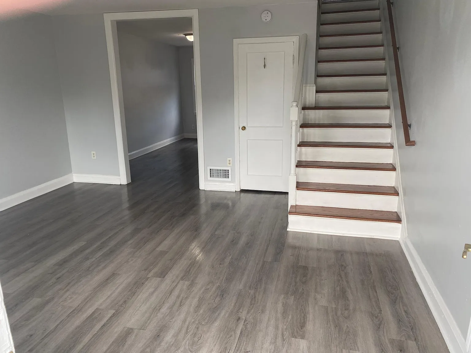 25 S Hawthorne Rd — Photo 3