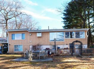 53 Poole Rd, Belchertown, MA 01007