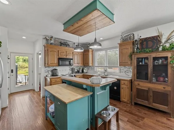 2248 Iowa Rd, Ottawa, KS 66067
