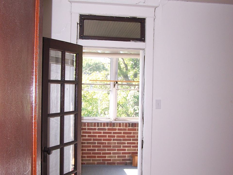 2nd image of 4536 Flora Ave