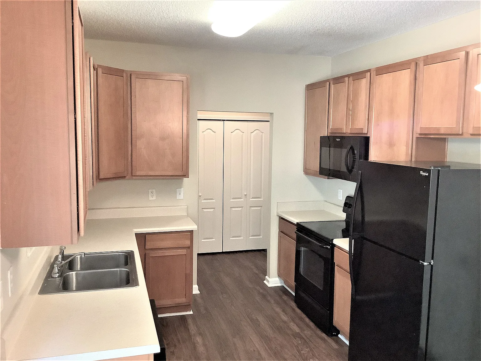3 bed, 2.5 bath, 1782 sqft, $2,045 — Photo 3