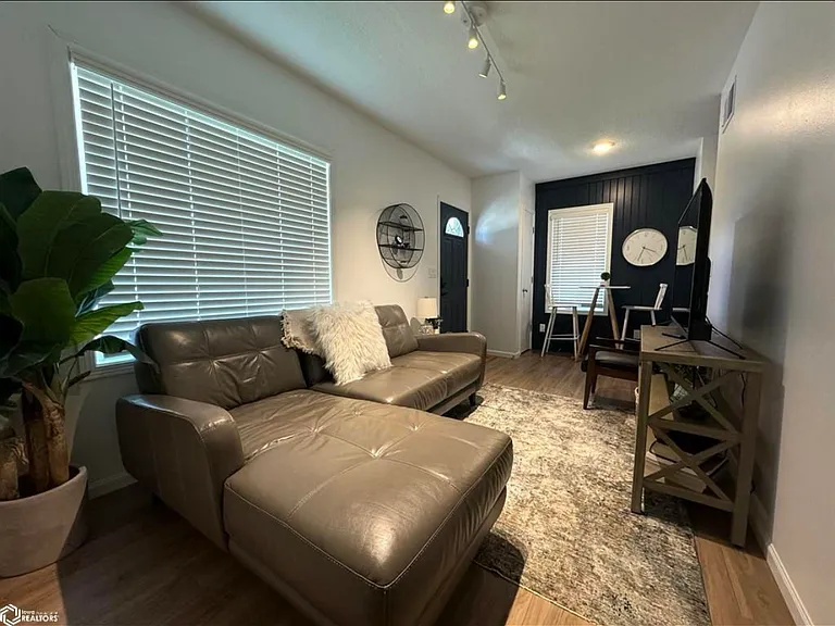 1407 S Shore Dr — Photo 8