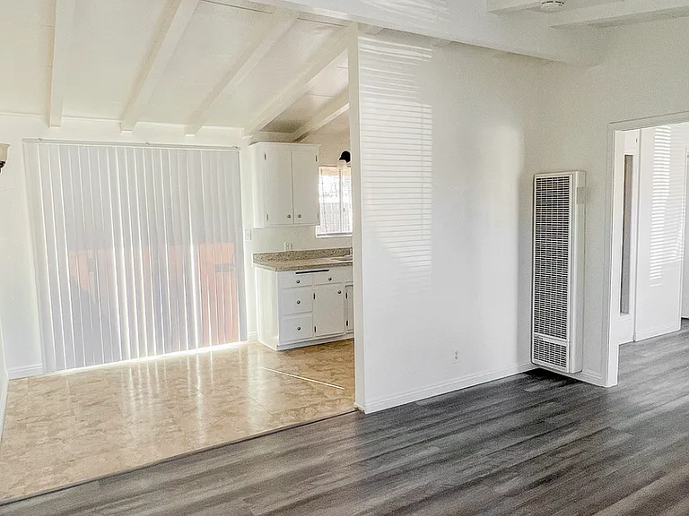 560 E Oakland Ave — Photo 2