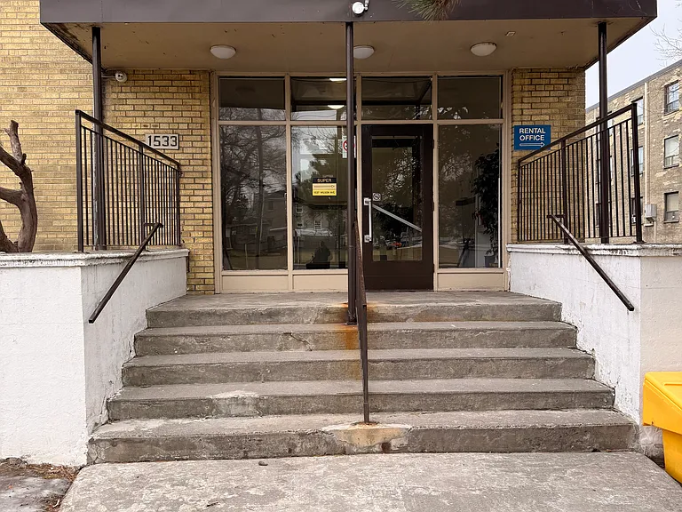 1533 Wilson Ave — Photo 14