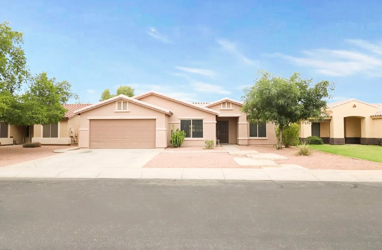 3 bed, 1551 sqft, $2,349 — Photo 1