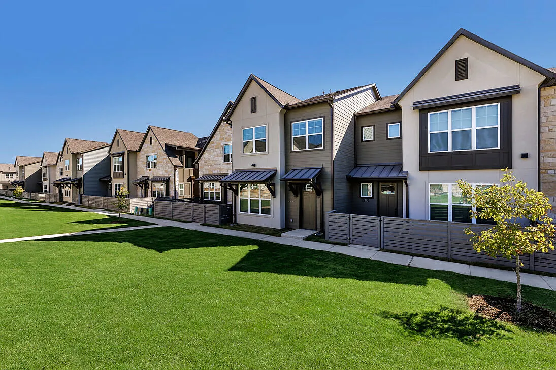 Escalon Townhomes — Photo 2