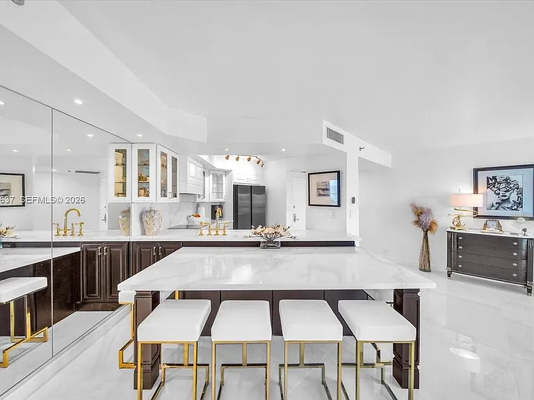 6767 Collins Ave #1110 — Photo 11