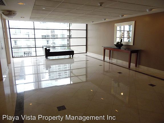 4th image of 600 W 9th St APT 812
