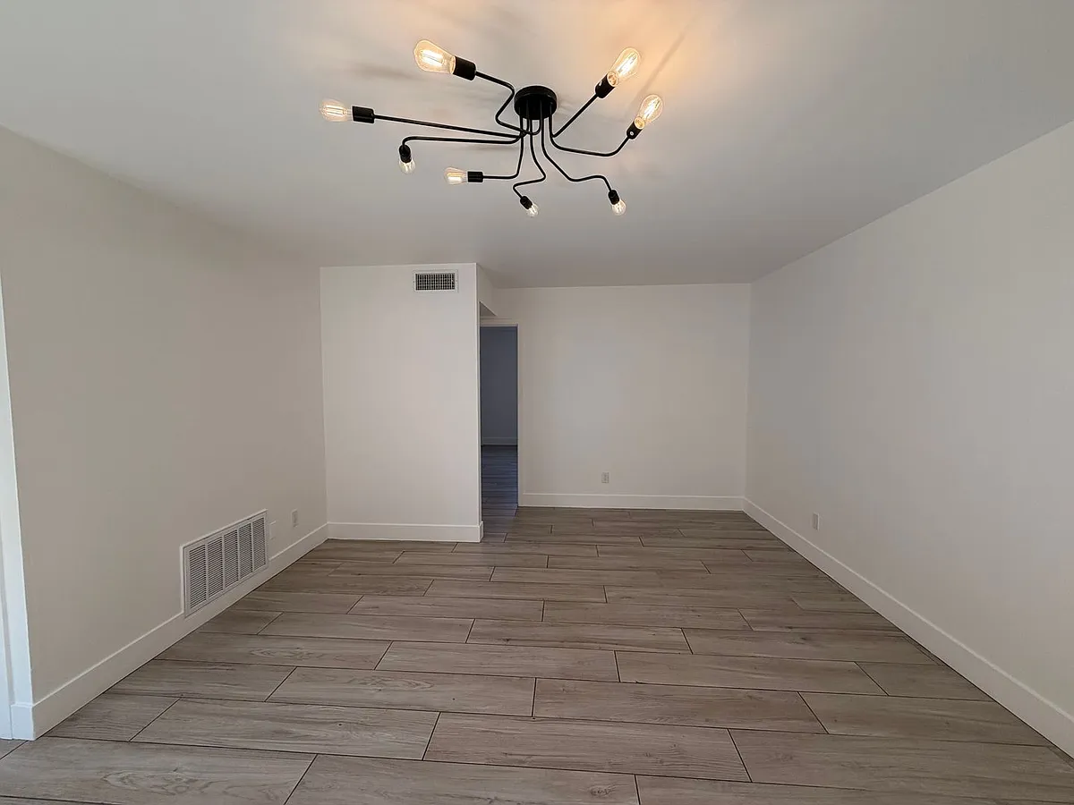 Building Photo - 8517 Cedros Ave