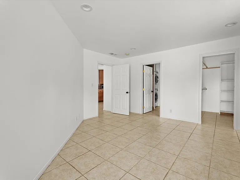 6443 Matilija Ave — Photo 35