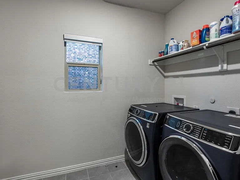 633 Cedar Springs Dr — Photo 17