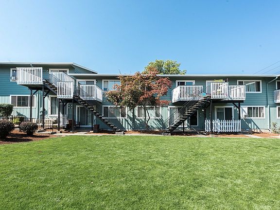 Royal Crest Apartments Beaverton Oregon Pet Friendly Freeway Access HWY 217 leasing for rent (1)