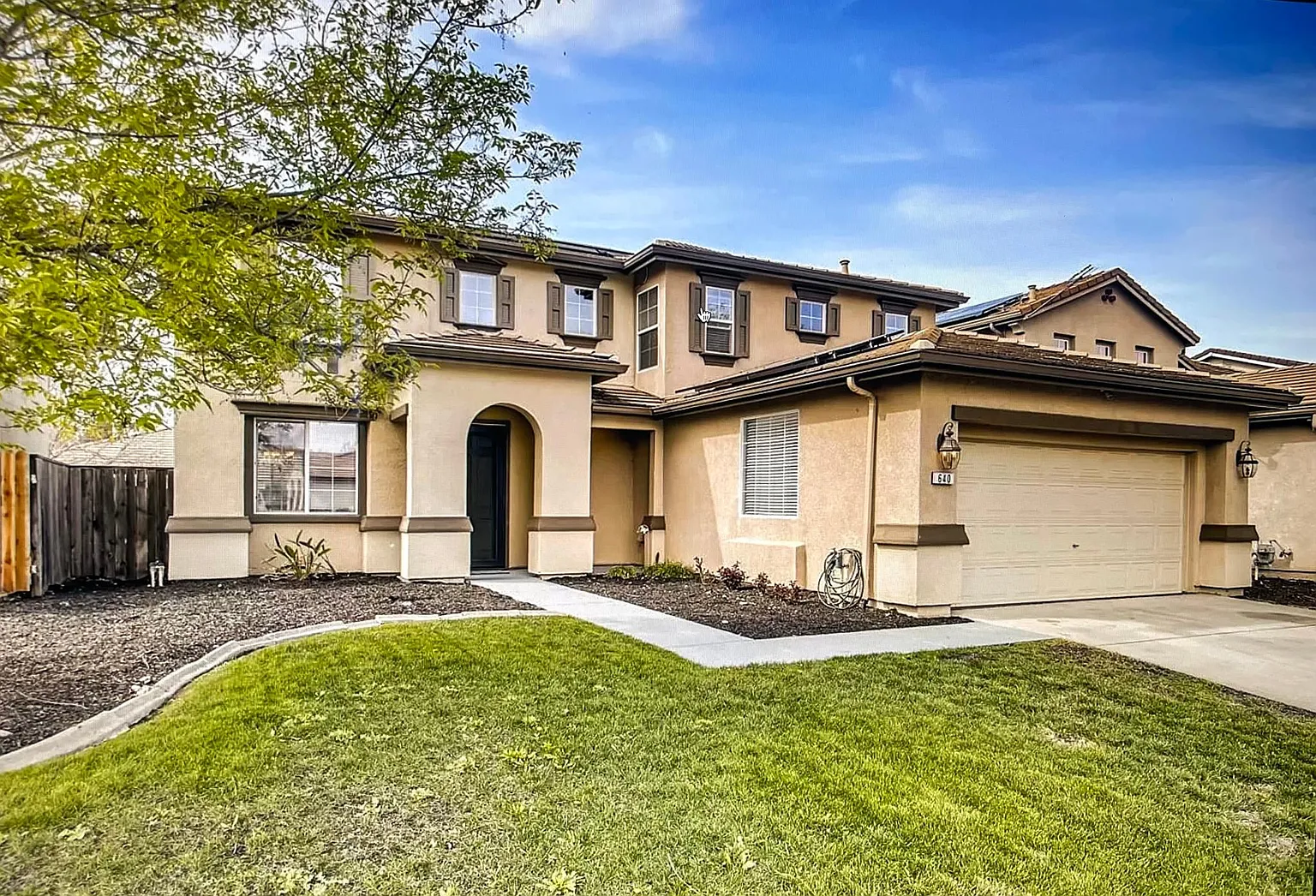 640 Newbridge Ln photo 1