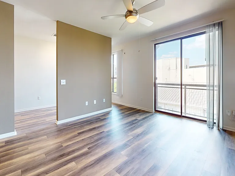 Residences at the Domain — Photo 97