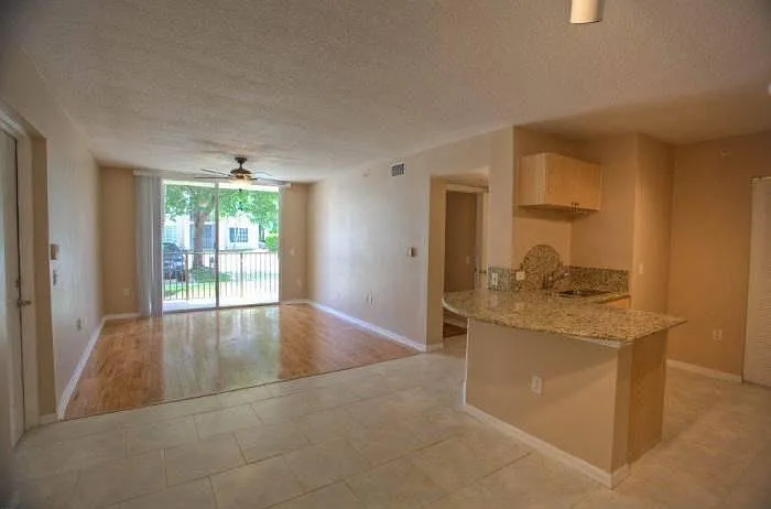 105 Villa Cir #105 — Photo 3
