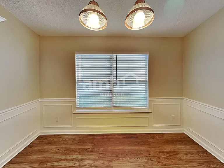 807 Hickory Knolls Dr — Photo 7