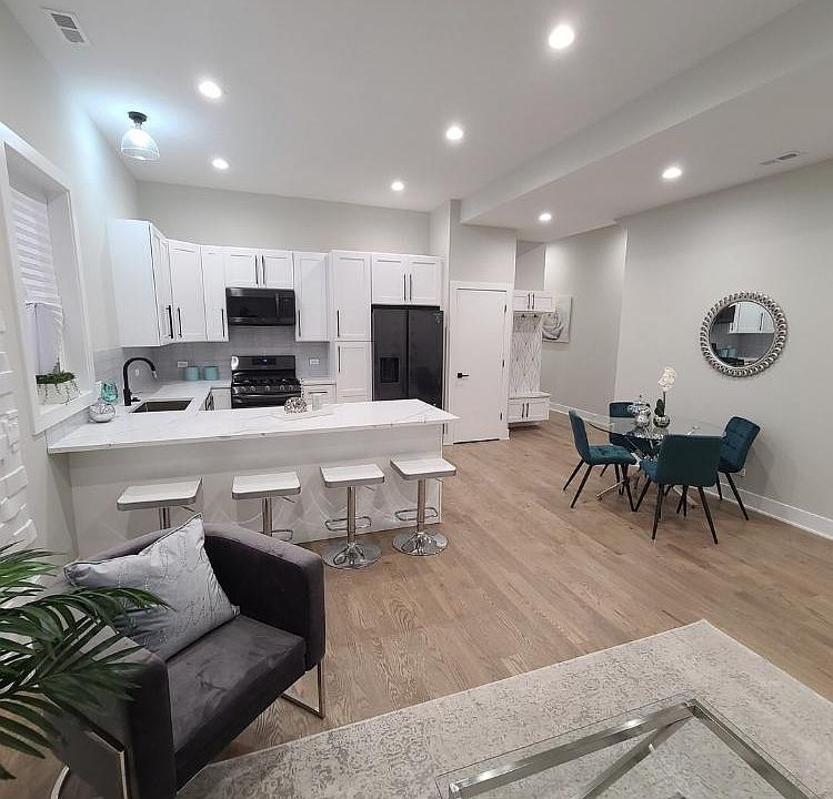 Very tall ceiling throughout unit
