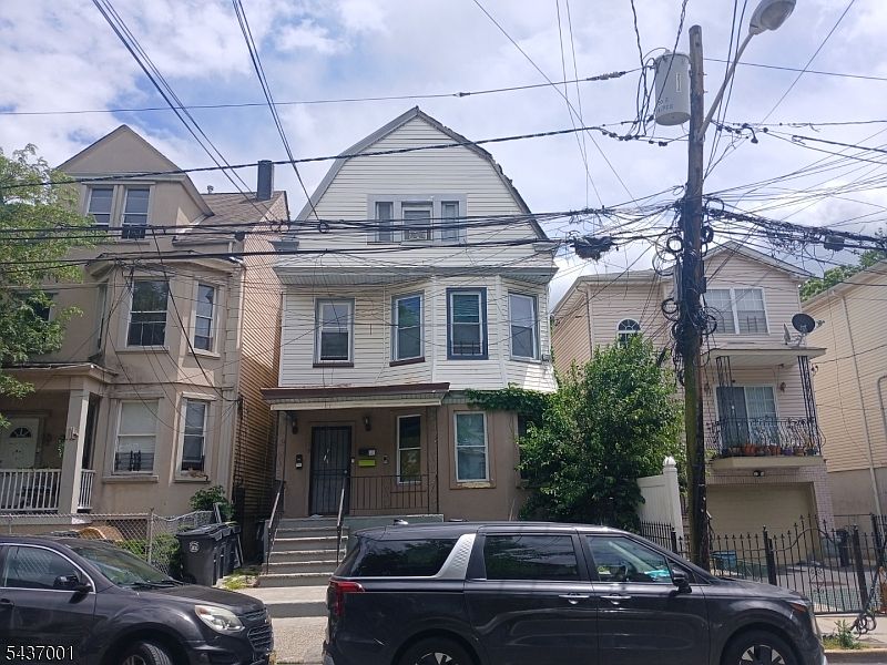 1st image of 118 Seymour Ave