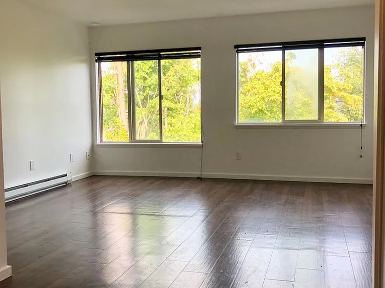 Bayview Apartments — Photo 19