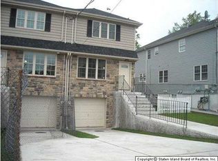 38 White St, Staten Island, NY 10305
