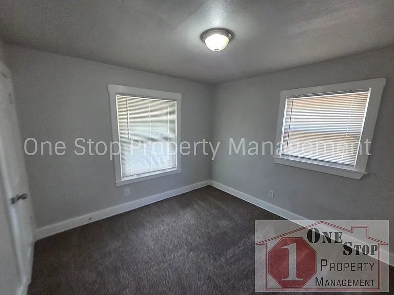 7111 Brooklyn Ave — Photo 15