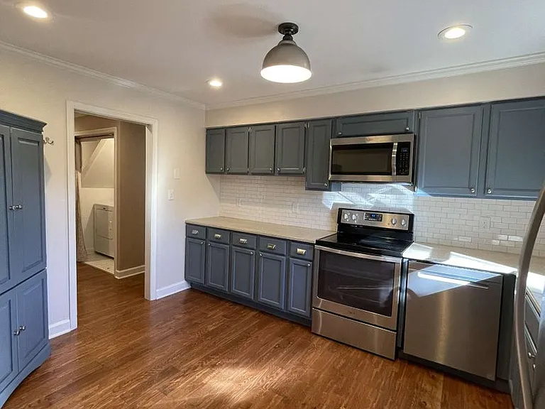 1515 E Franklin St #B-27 — Photo 4