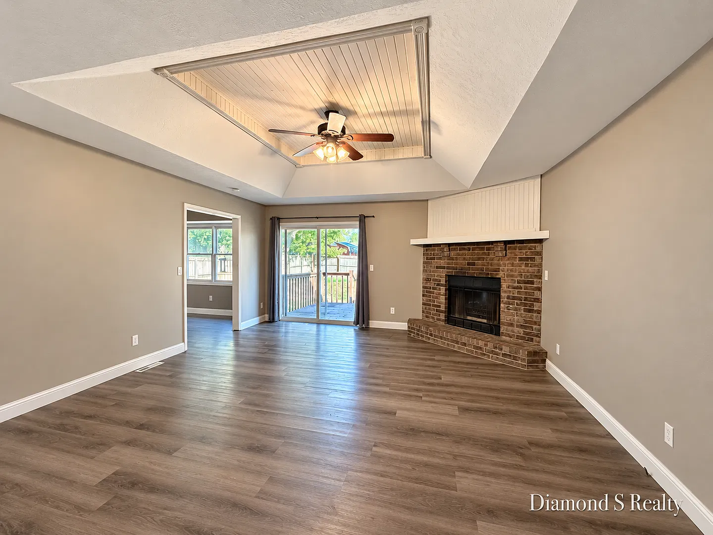 Lovely 3 Bedroom Home Located in Great Neighborhood — Photo 2