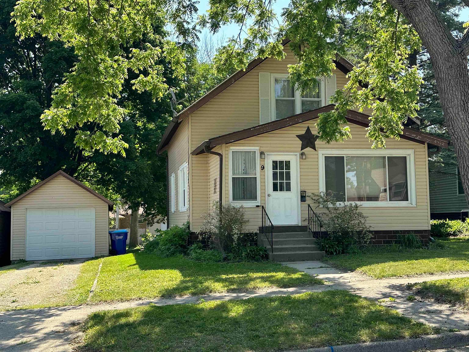 9 7th Ave S E, Oelwein, IA 50662 Zillow