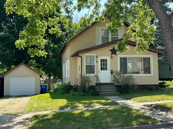 9 7th Ave SE, Oelwein, IA 50662
