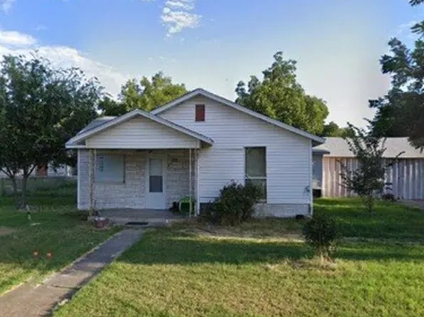 104 E MAHAFFEY ST, Uvalde, TX 78801