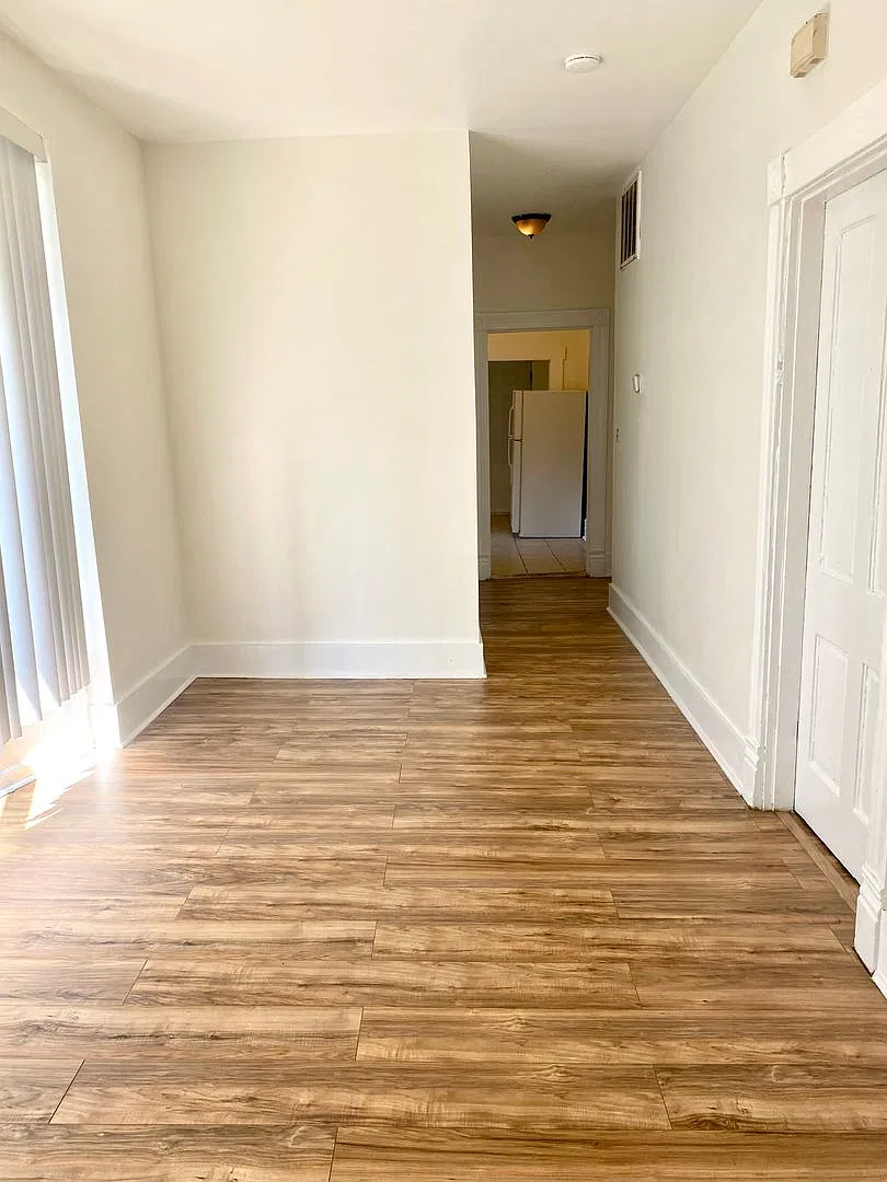 Large 3 bedroom home in West Louisville Available Now — Photo 2