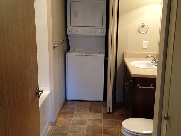 Mckenze Square Apartments — Photo 40