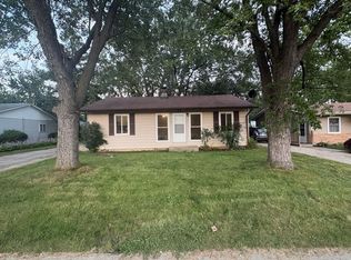 17 S Bartlett Rd, Streamwood, IL 60107