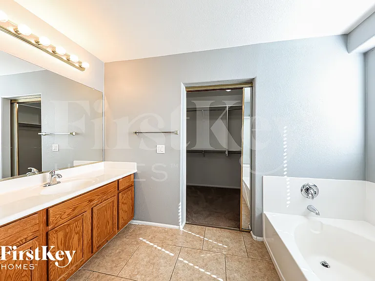 2430 W Via Dona Rd — Photo 14