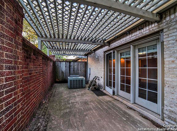 4th image of 1307 Patio Dr