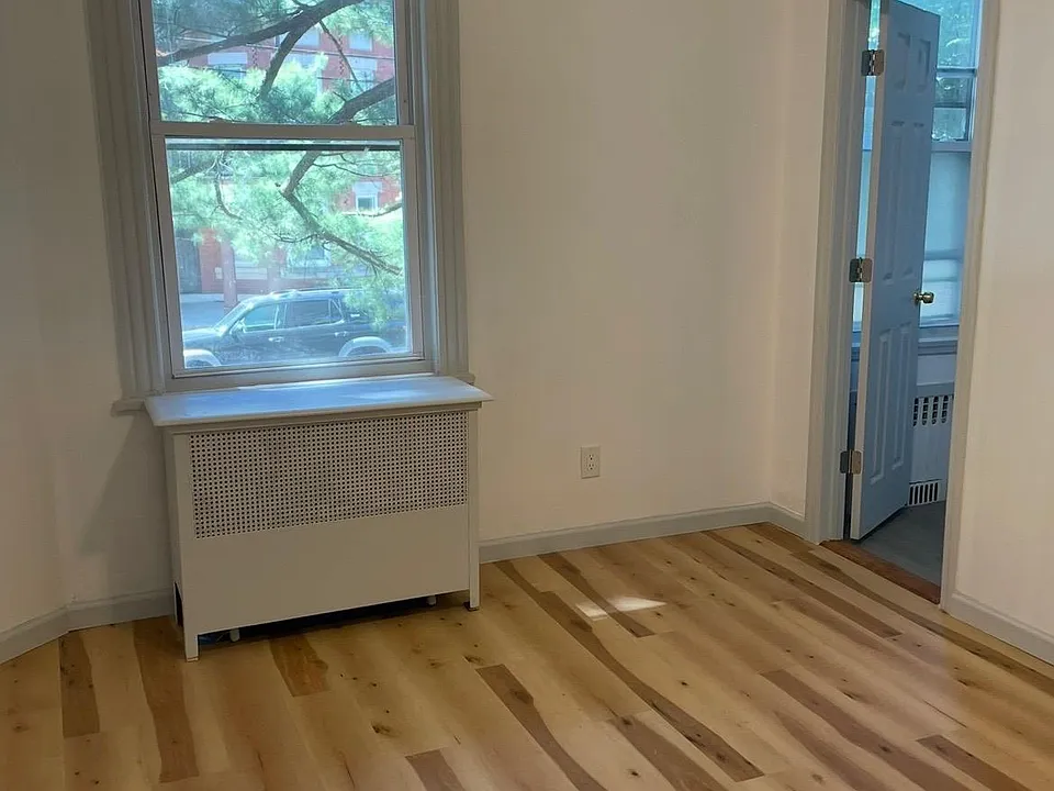 35 Dixon St #1W