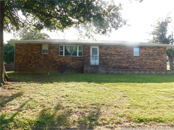 102 Nichols Avenue, Salem, IN 47167