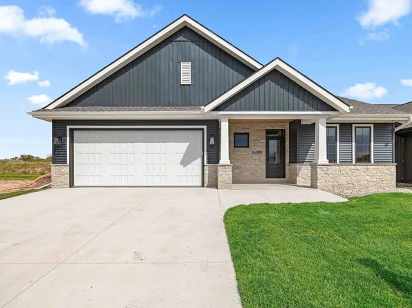 393 Farmhouse Ln, Combined Locks, WI 54113