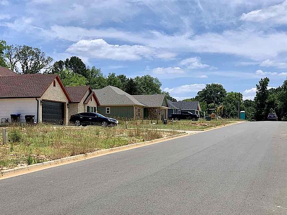 3rd image of 1327 Frankie Ln