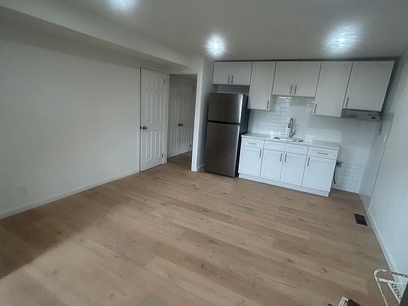 4th image of 34 Lockwood Ave #1