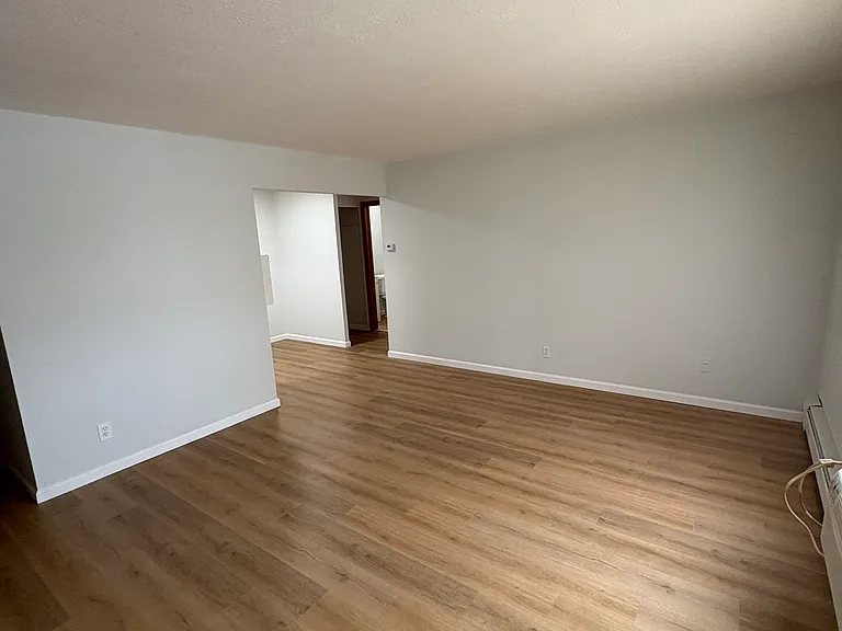 Wilshire Manor Apartments — Photo 7