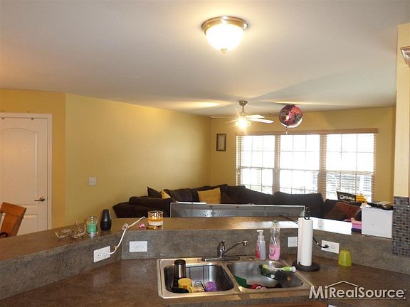 4th image of 32986 Redstone Dr