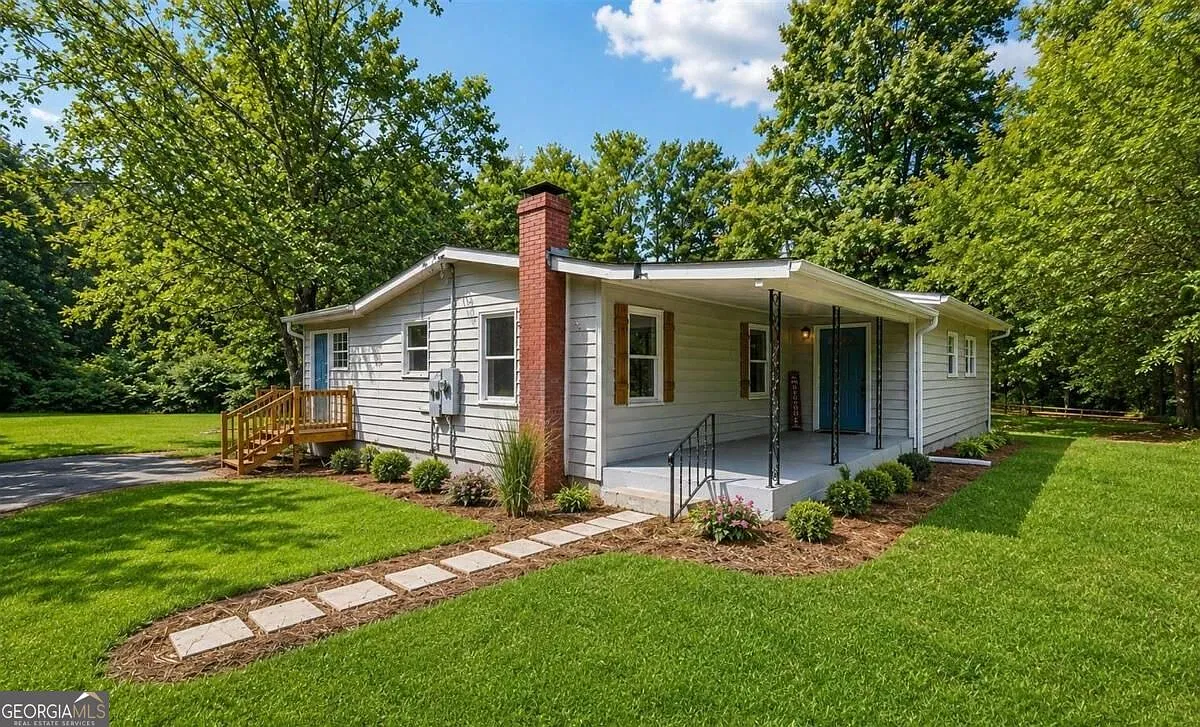 4 bed, 2.0 bath, 1424 sqft, $1,750 — Photo 1